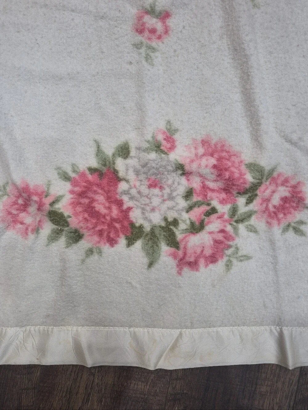 Vintage RARE Pink Cabbage Rose Lightweight Wool Blend Twin Blanket W/ Satin Trim